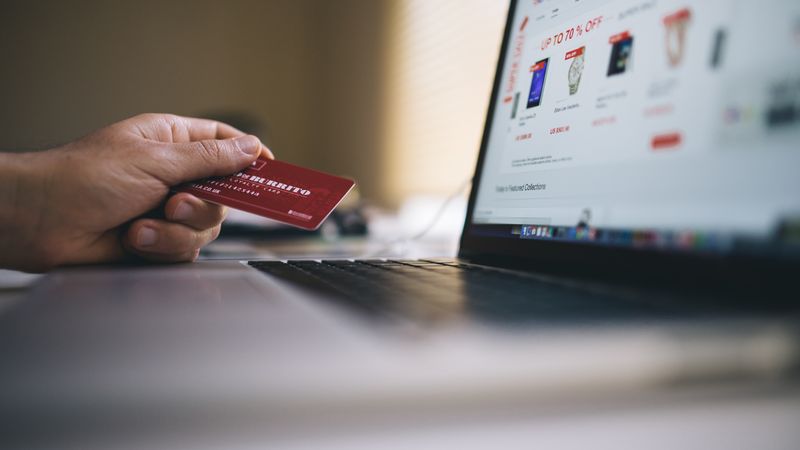 Choosing a CMS for E-commerce: WordPress, Shopify, or Custom?